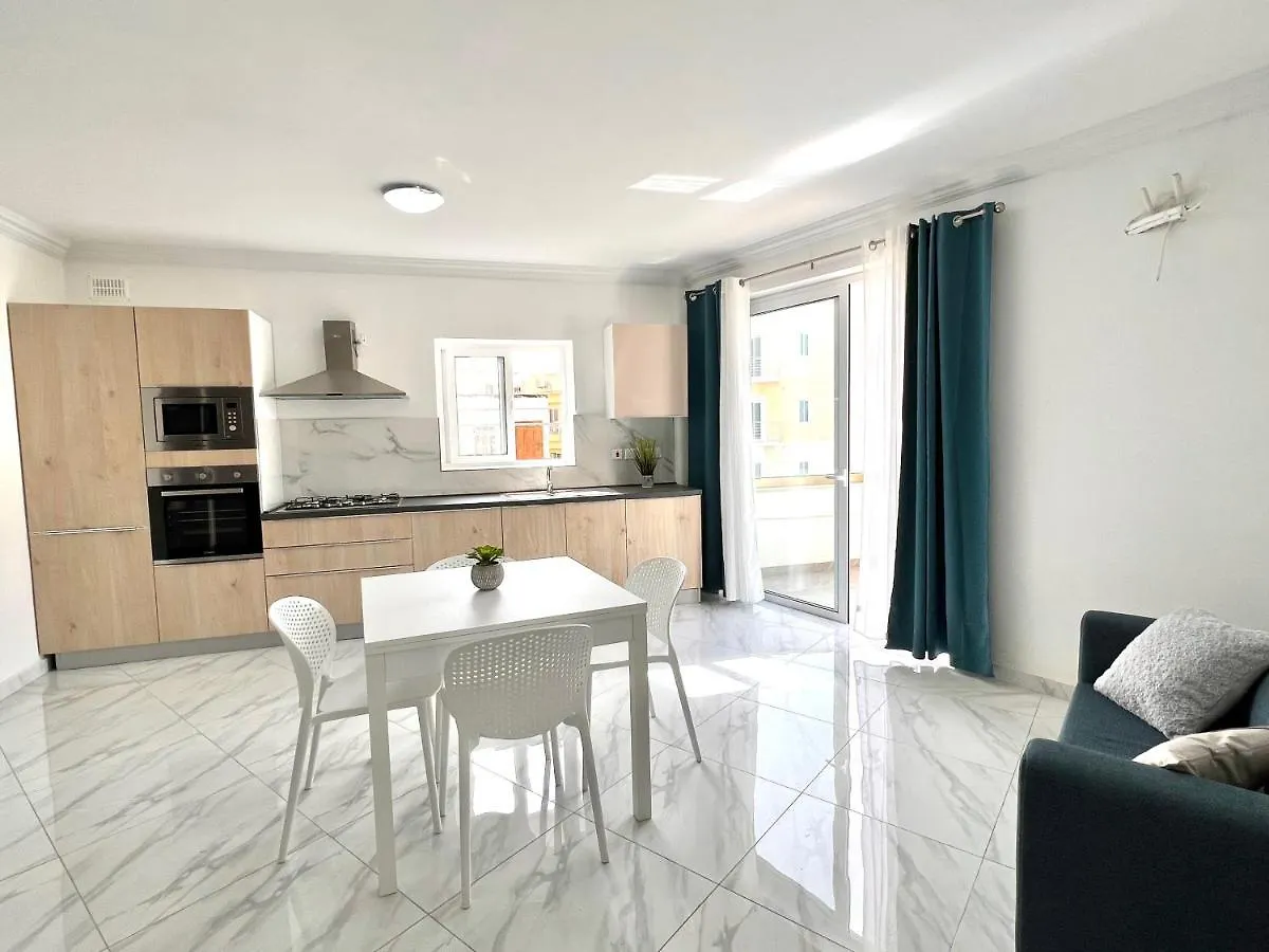 Appartamento Condo With Patio Overlooking Piazza Gzira Malta